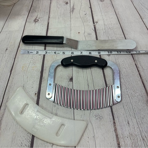 pampered chef Black and Silver Kitchen gadget Set crinkle cutter  icing spatula - Picture 6 of 6